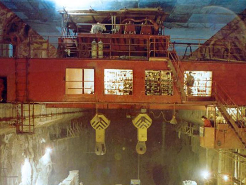 Clamp crane