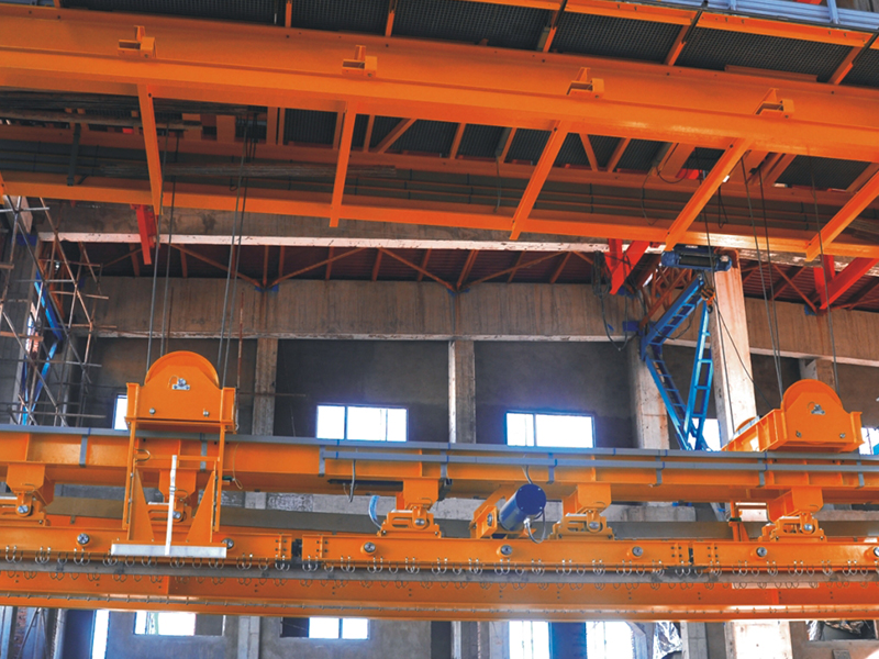 The special crane for zinc electrowinning