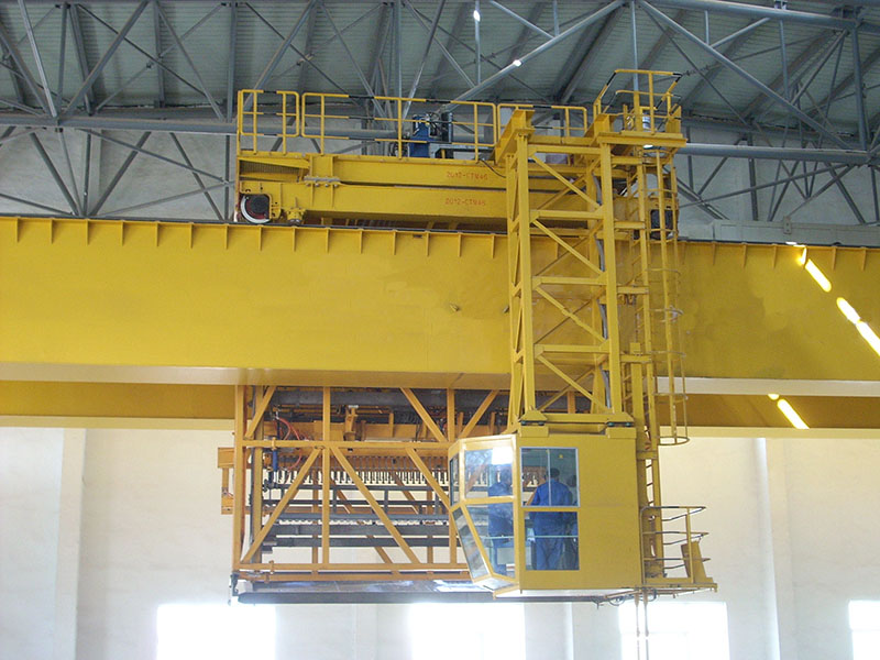 The special crane for copper electrolysis